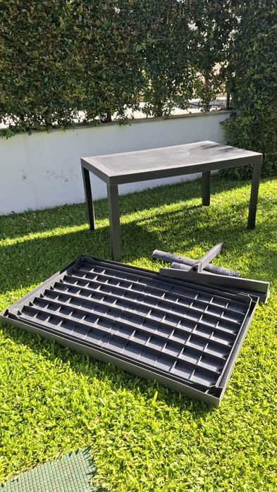 Mesa exterior de plástico