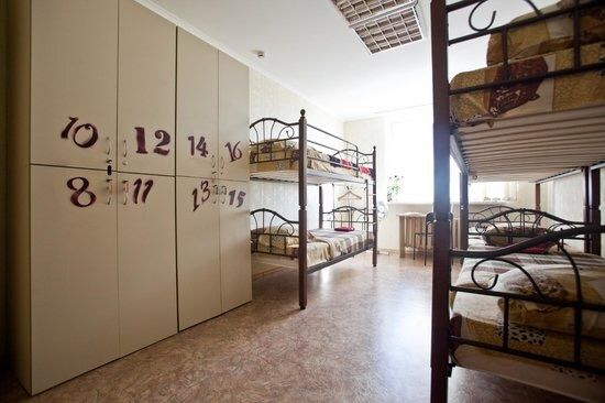 Хостел на позняках поряд з метро жк корона , поряд харківська осокорки