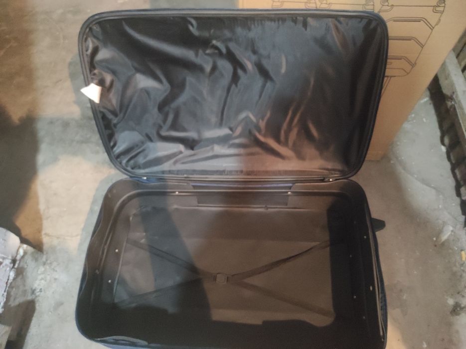 Duża walizka podróżna