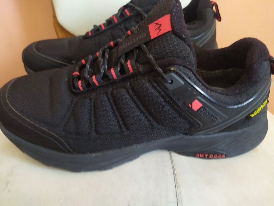 Кроссовки BAAS ploa  model No: M7311-1 раз 42.