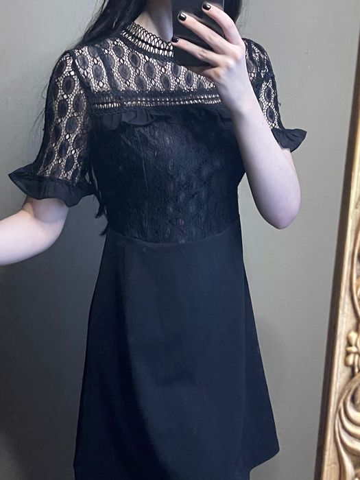 Чорна коротка сукня з кружевом