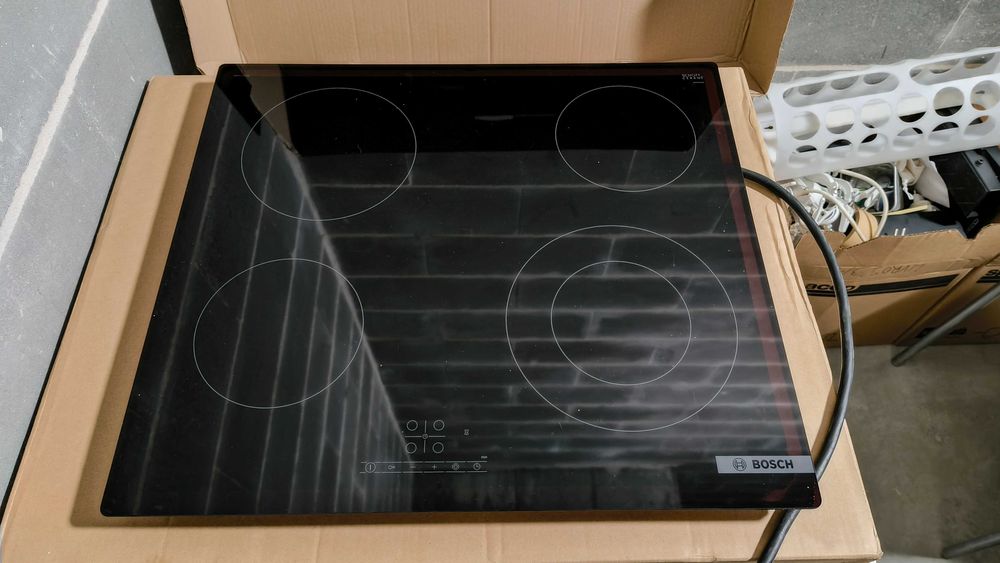 Placa Vitrocerâmica Bosch PKF611BB8E – Nova (Nunca usada)