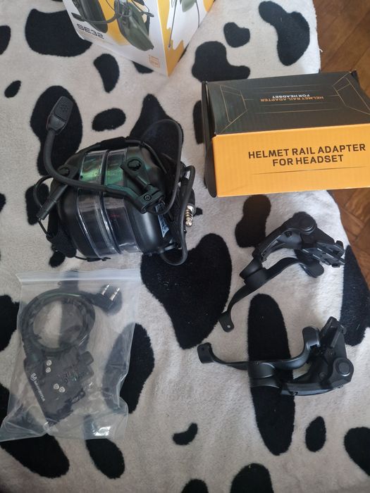 Ochronniki słuchu  wraz z adapterem  szyny chełmu