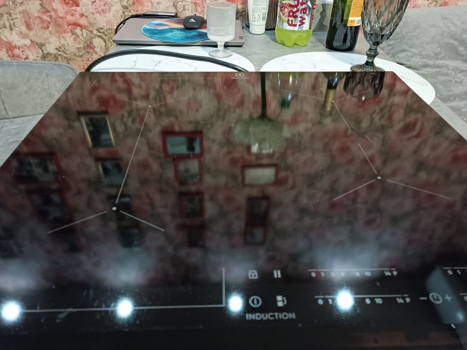 Індукційна варильна поверхня Electrolux IPE6453KF SlimFit Bridge 60 см