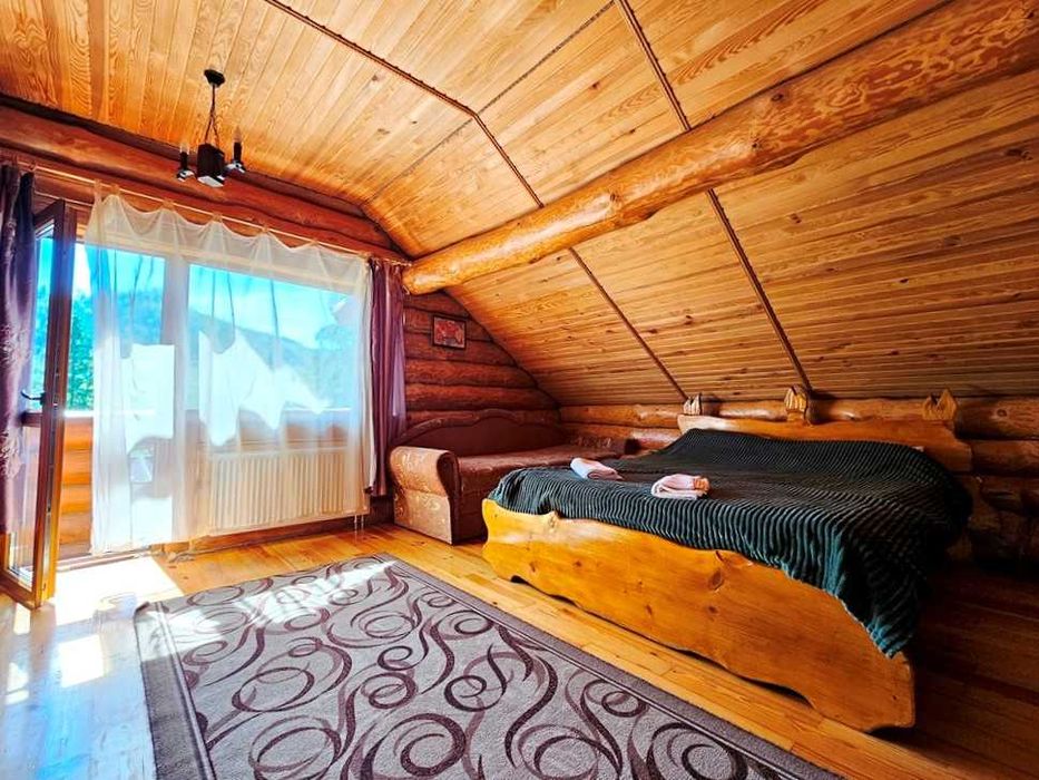 Продається діючий готель на березі річки Опір в курортному с. Славське