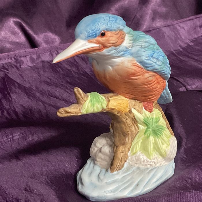 Ave kingfisher biscuit.pintura manual 13 cm. Anúncios abaixo