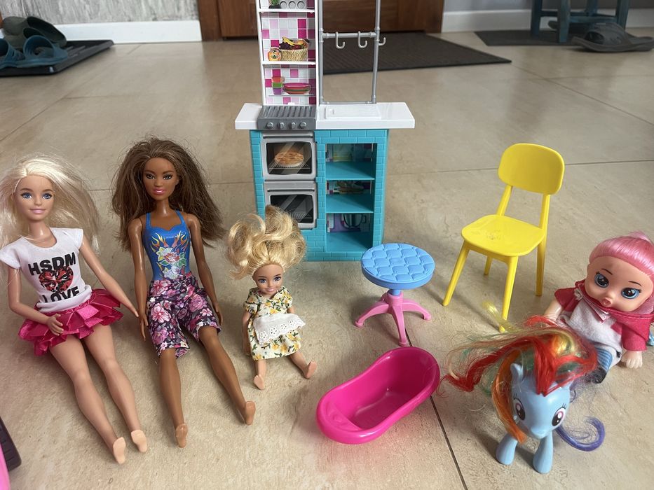 Zestaw barbie z samochodem