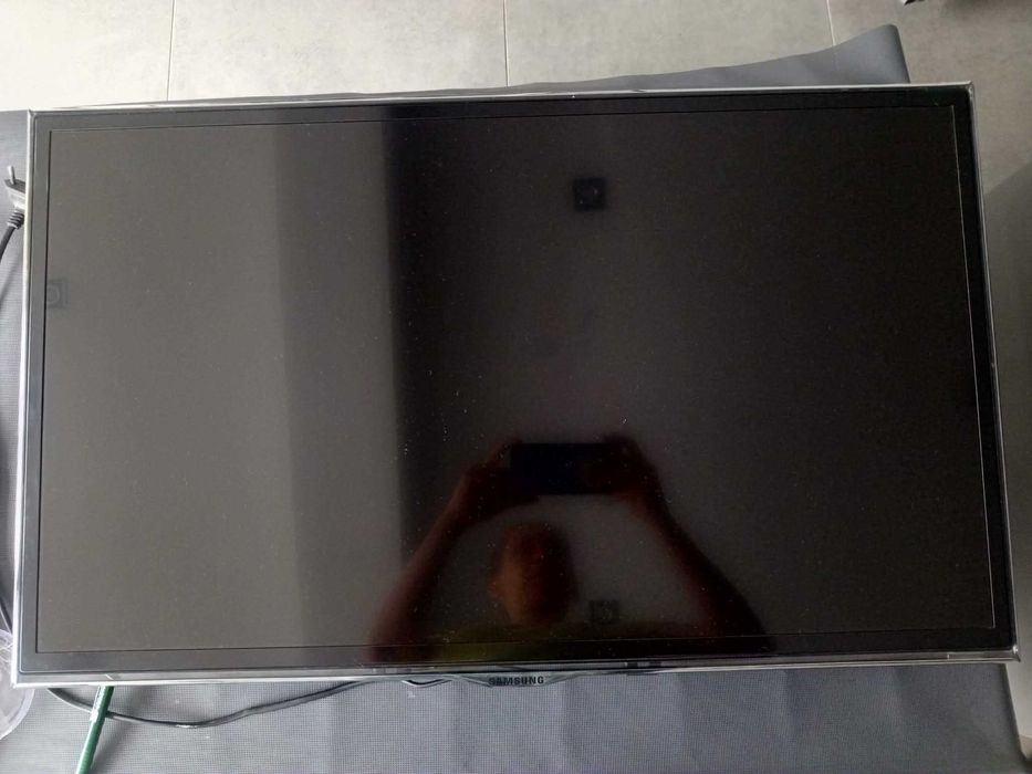 Telewizor Samsung 32" + wieszak