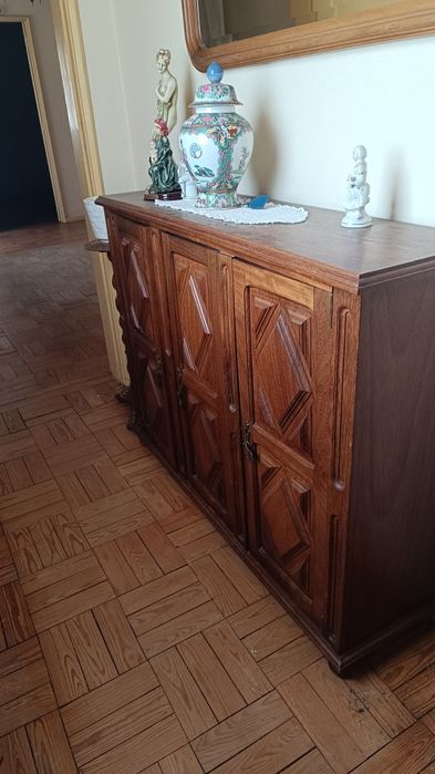 Vários móveis em bom estado como se vê nas fotos