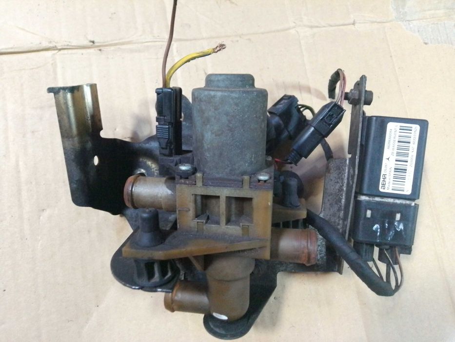 Реле насоса Mercedes Vito W639  клапан помпы 6398300084