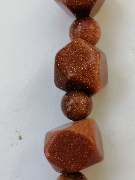 Женские украшения.Бусы.