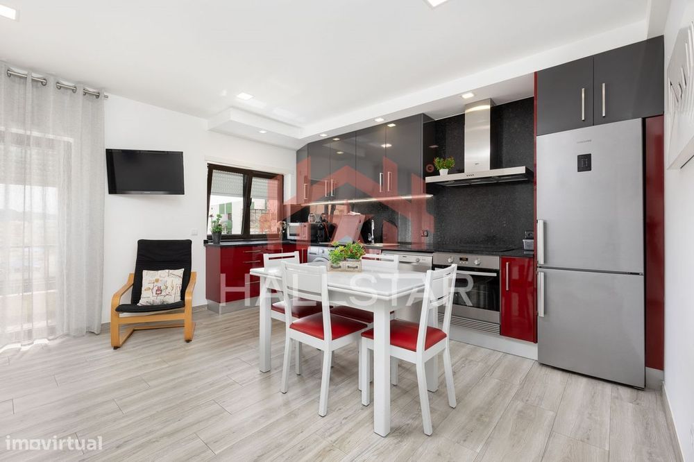 Apartamento T2+1 / Totalmente Mobilado e Equipado / Vistas Desafogadas — Nazaré, Leiria