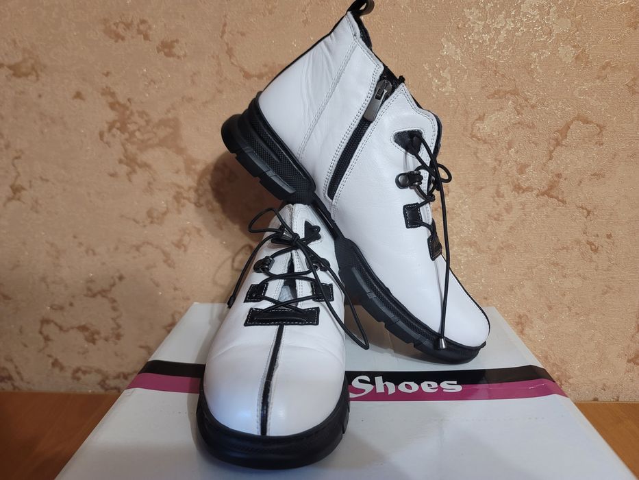 Жіночі шкіряні туфлі