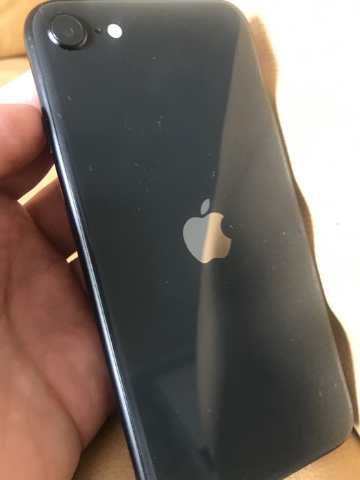 Iphone SE 2 (2020), 128, б/у, черный, в идеале