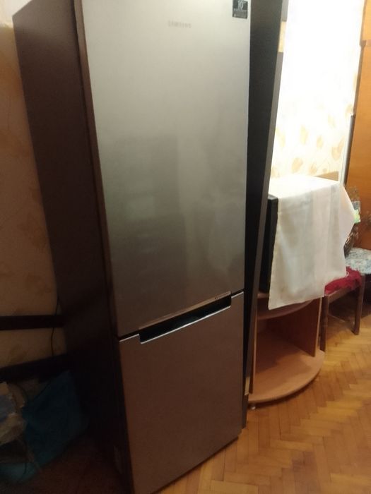 Двухкамерный холодильник Samsung
