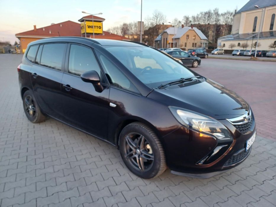 Opel Zafira Opel Zafira C // Wersja 7 osobowa  //  Czujniki przód i tył