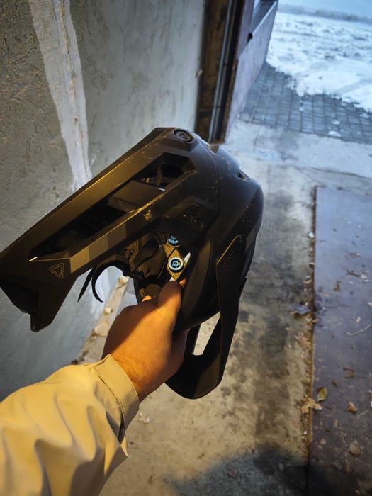 Шолом Вело Leatt Enduro 2.0 MIPS 59-63СМ Large FullFace чорний