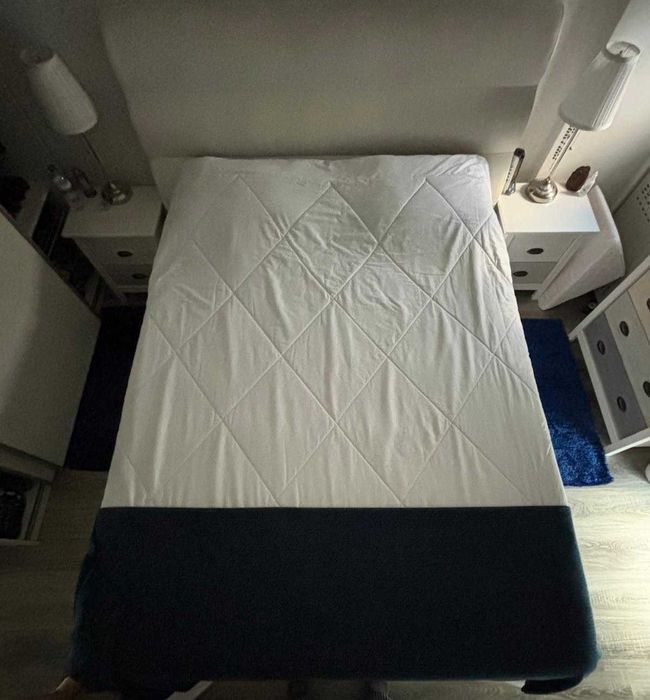 Cama de casal com sistema elevatório