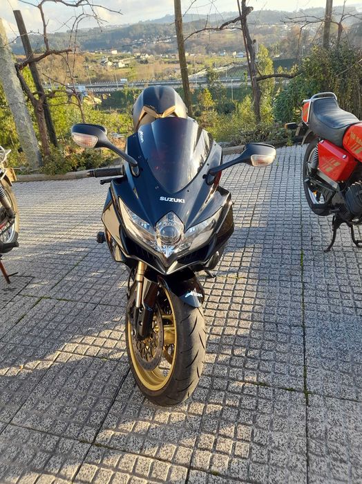 Moto suzuki gsxr 600k9