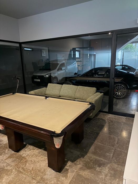 Moradia de Luxo com Piscina e Vista Mar – 100m da Praia de Miramar