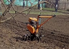 Обробка землі мотоблоком, покос трави