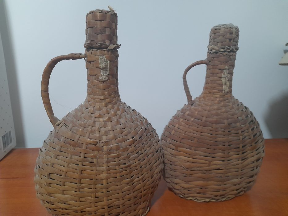 Straw-lined demijohn438965183815372801