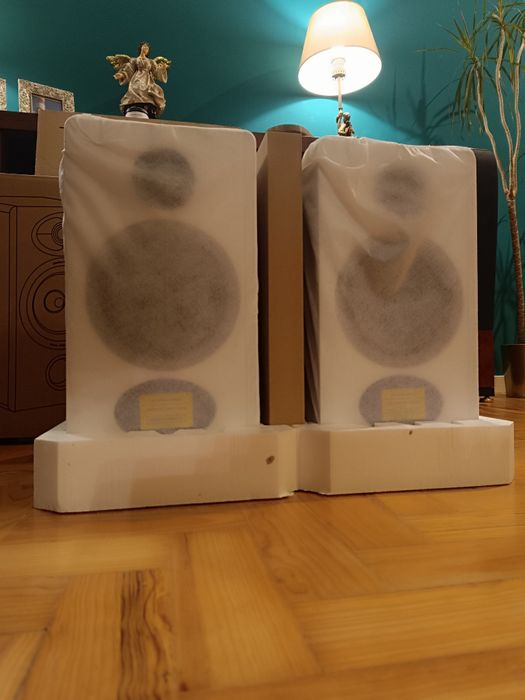 FOCAL VESTIA N° 1  "NOVO EM LOJA"