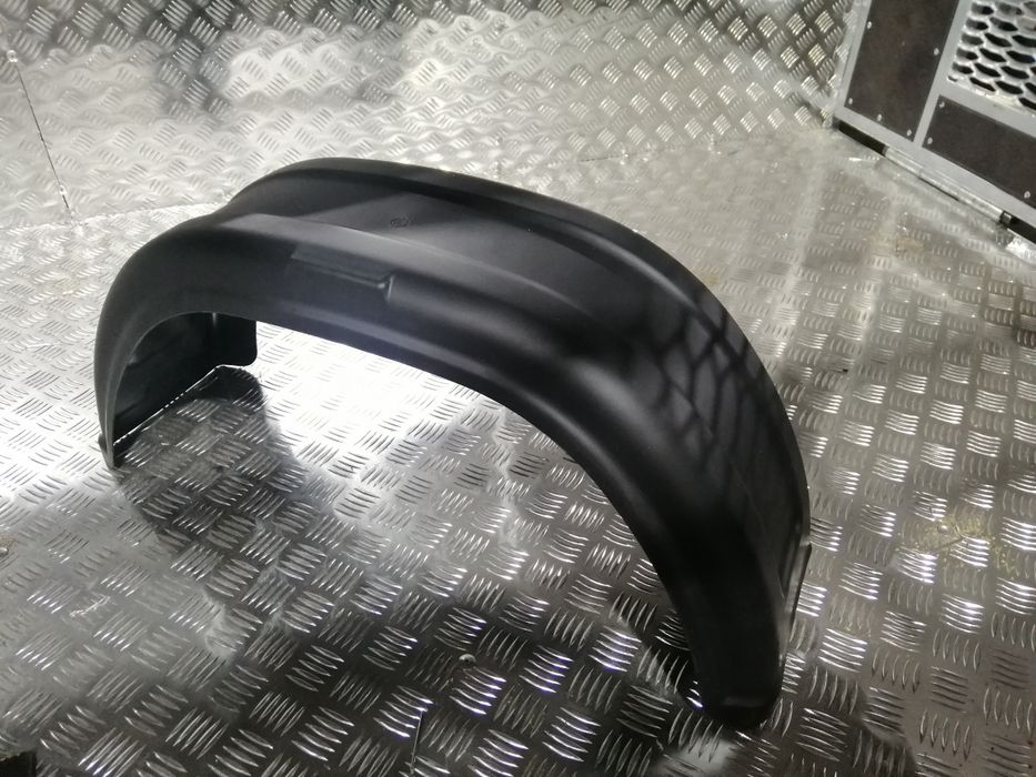 Крило, бризговик, підкрилок на причіп, лафет, прицеп