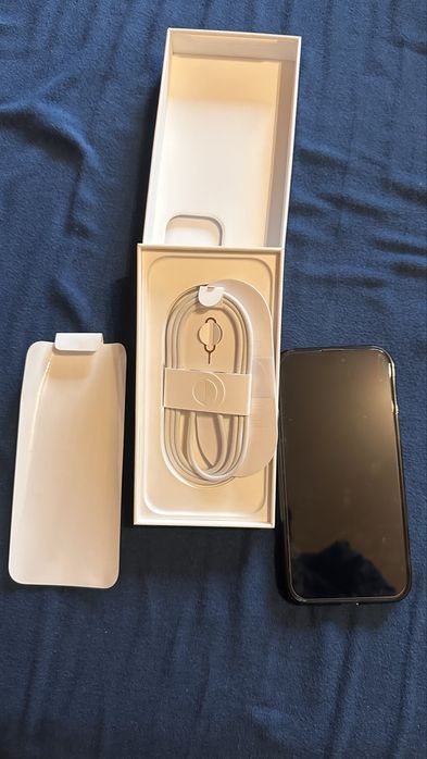 Apple iPhone 16 Pro Max – Como Novo (Garantia e Acessórios)