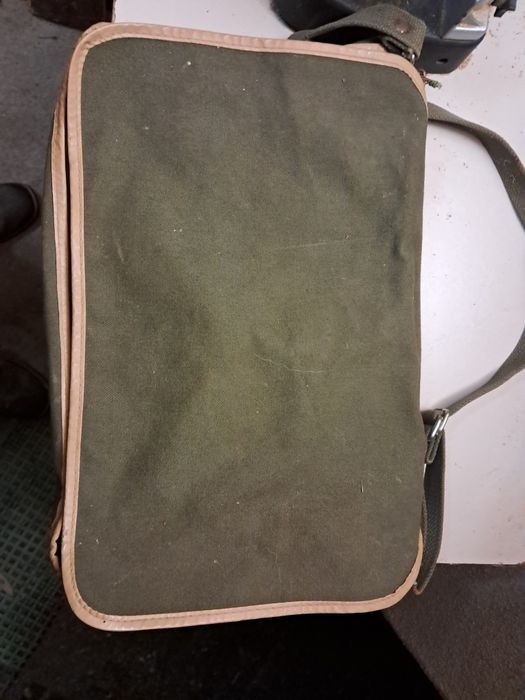 Sacola e pendurais de caça impecável