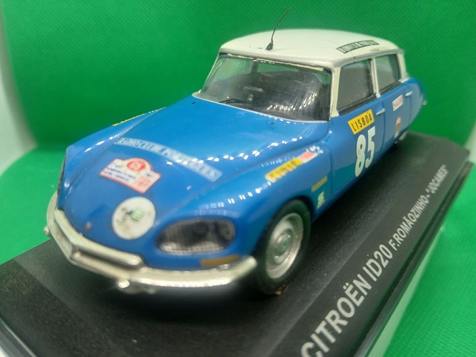 Miniaturas  1:43 Citroën F. Romaozinho  2 modelos diferentes