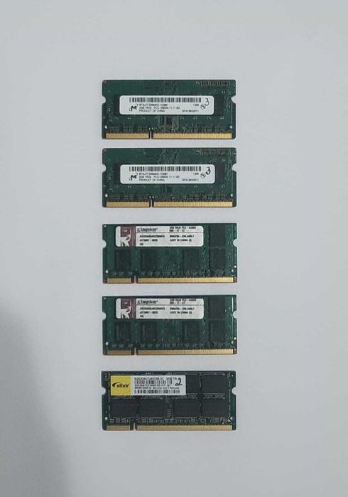 Memórias RAM 10GB (4 x 2GB + 1 x 2GB)