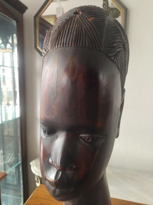 Busto Africano  , origem de Angola talvez da década de 60