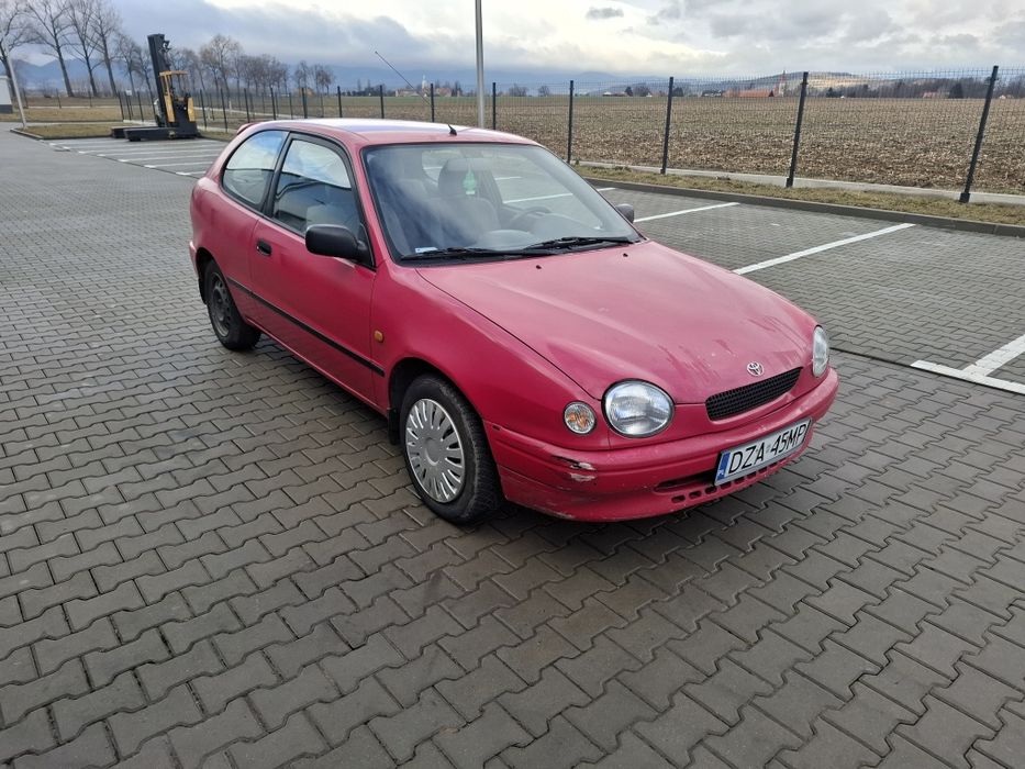 *Toyota Corolla E11*