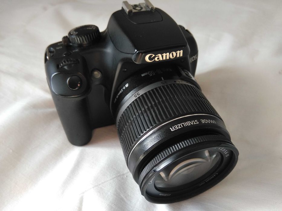 Продам фотоапарат Canon EOS 1000D