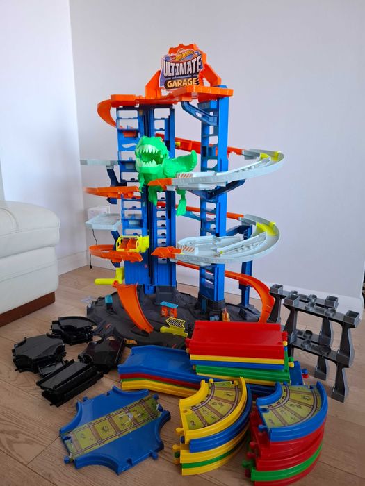 Hot Wheels City GJL14 Mega Garaż Atak Dinozaura T-Rex + gratis
