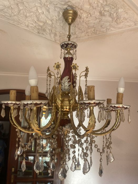 Lustre Clássico em Cristal e Porcelana Limoges – 8 Luzes – Excelente Estado