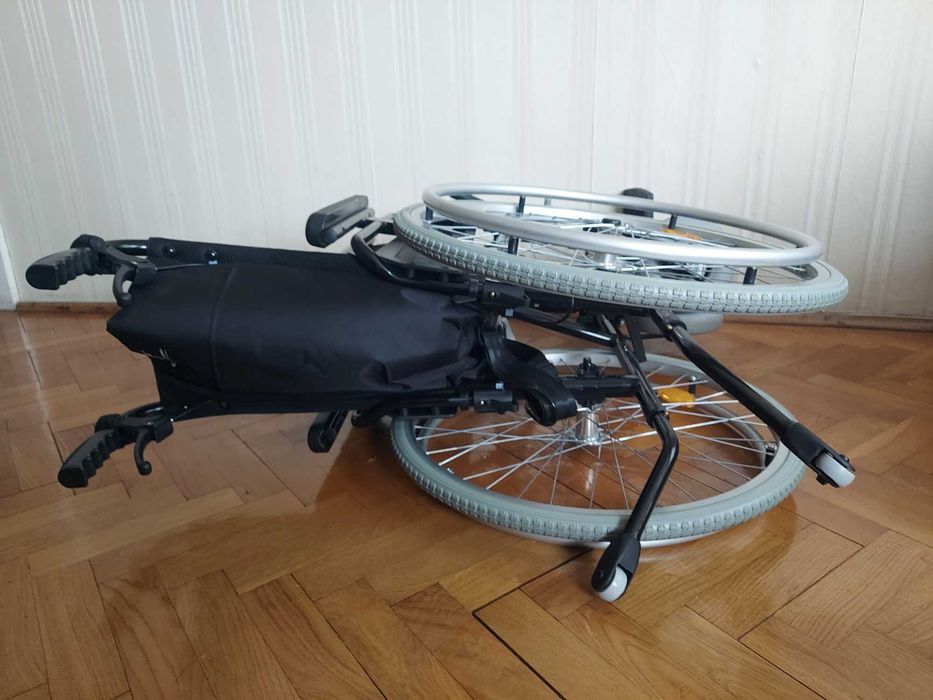 Wózek inwalidzki Vitea Care Cameleon skladany , dla seniora