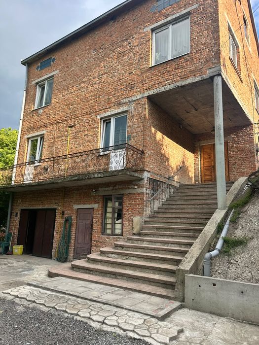 Продаж будинку в с. Давидів, ділянка 25 соток. Всі комунікації підключені.