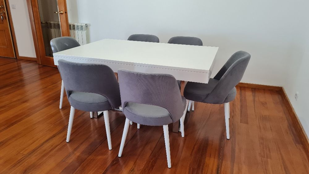 Mesa de jantar mais 6 cadeiras
