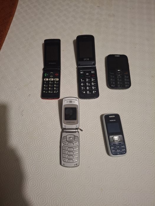 Conjunto de telemóveis