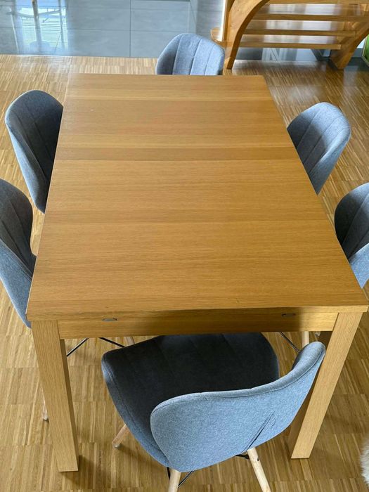 Stół z krzesłami 84x140/220