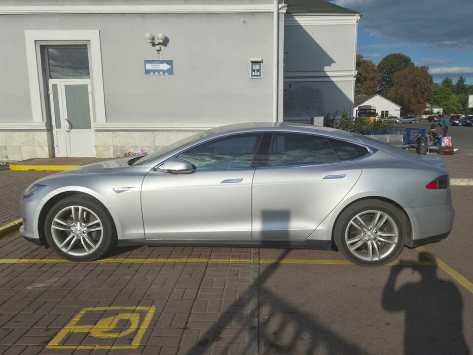 Tesla  Model  S 85