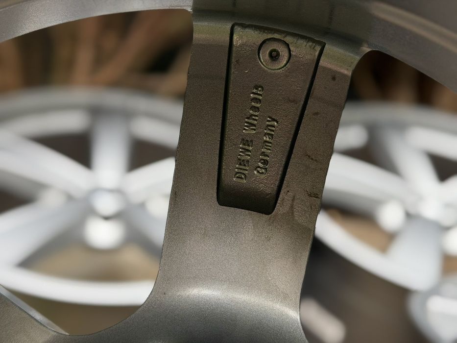 Диски литі легкосплавні 5/114,3r19 8.5j ET 35 dia 64.1 Tesla  Model³