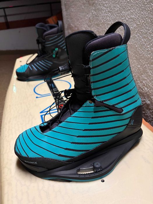 Prancha e botas wakeboard RONIX