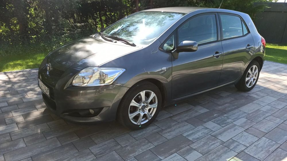 Toyota Auris Pierwszy właciciel w Polsce stan bardzo dobry.