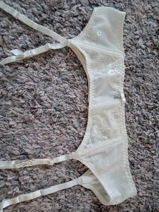 Miss Venity śliczny pas do pończoch