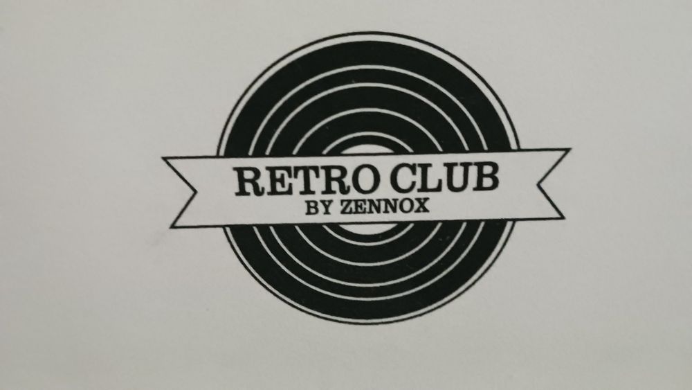 Turntable Built into a Suitcase64739215084803124