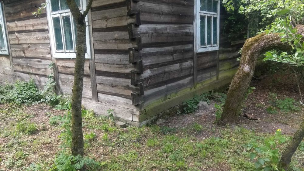 Деревяний будинок під демонтаж