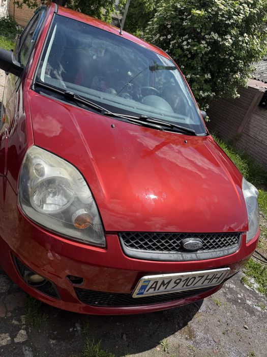 Продам машину Ford fiesta